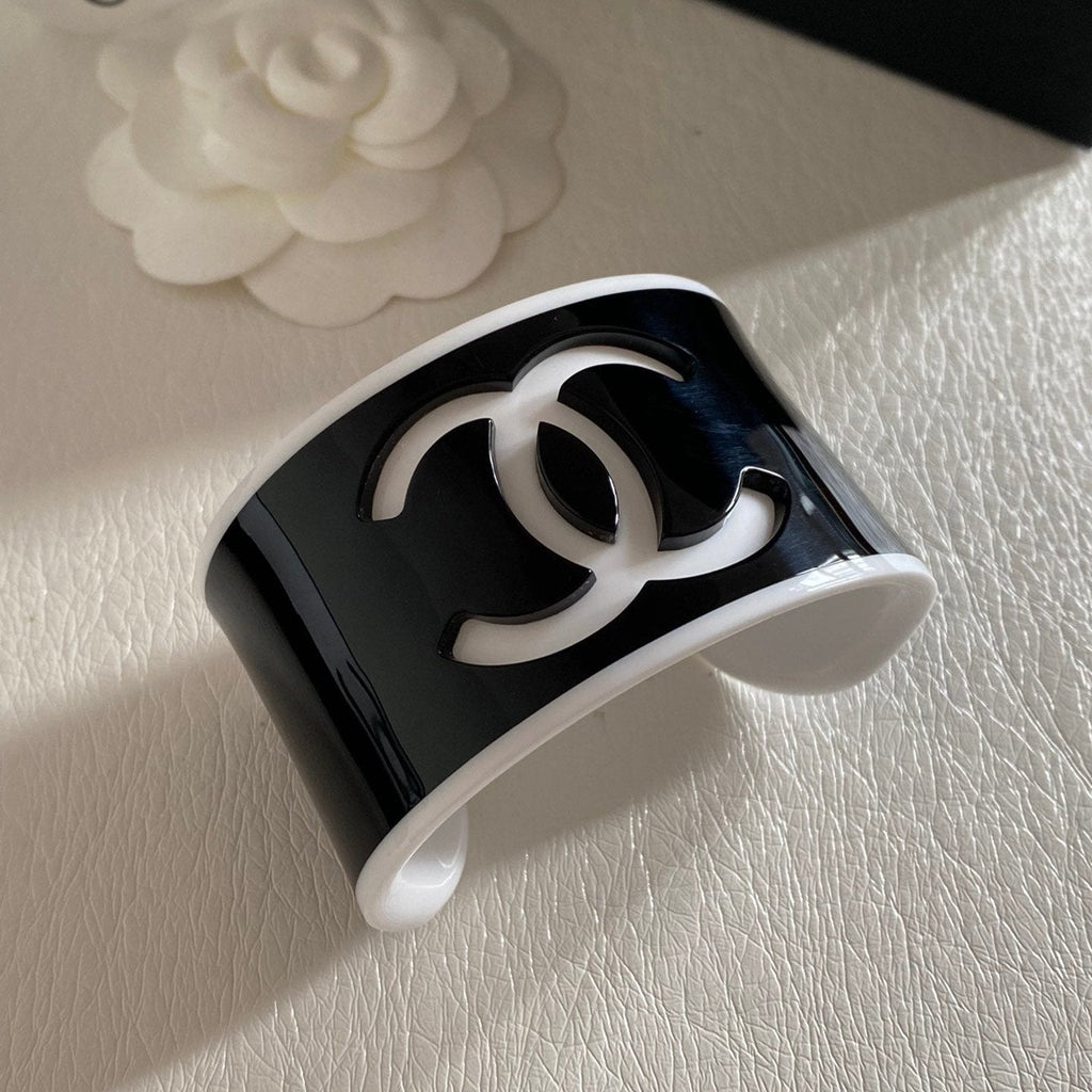 Fashion Logo Acrylic Open Bracelet